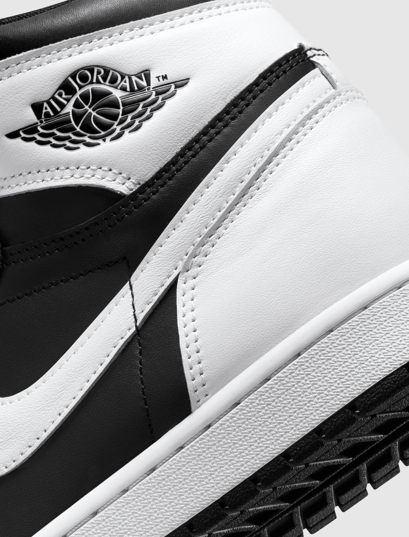 AIR JORDAN 1 RETRO HIGH OG BLACK WHITE