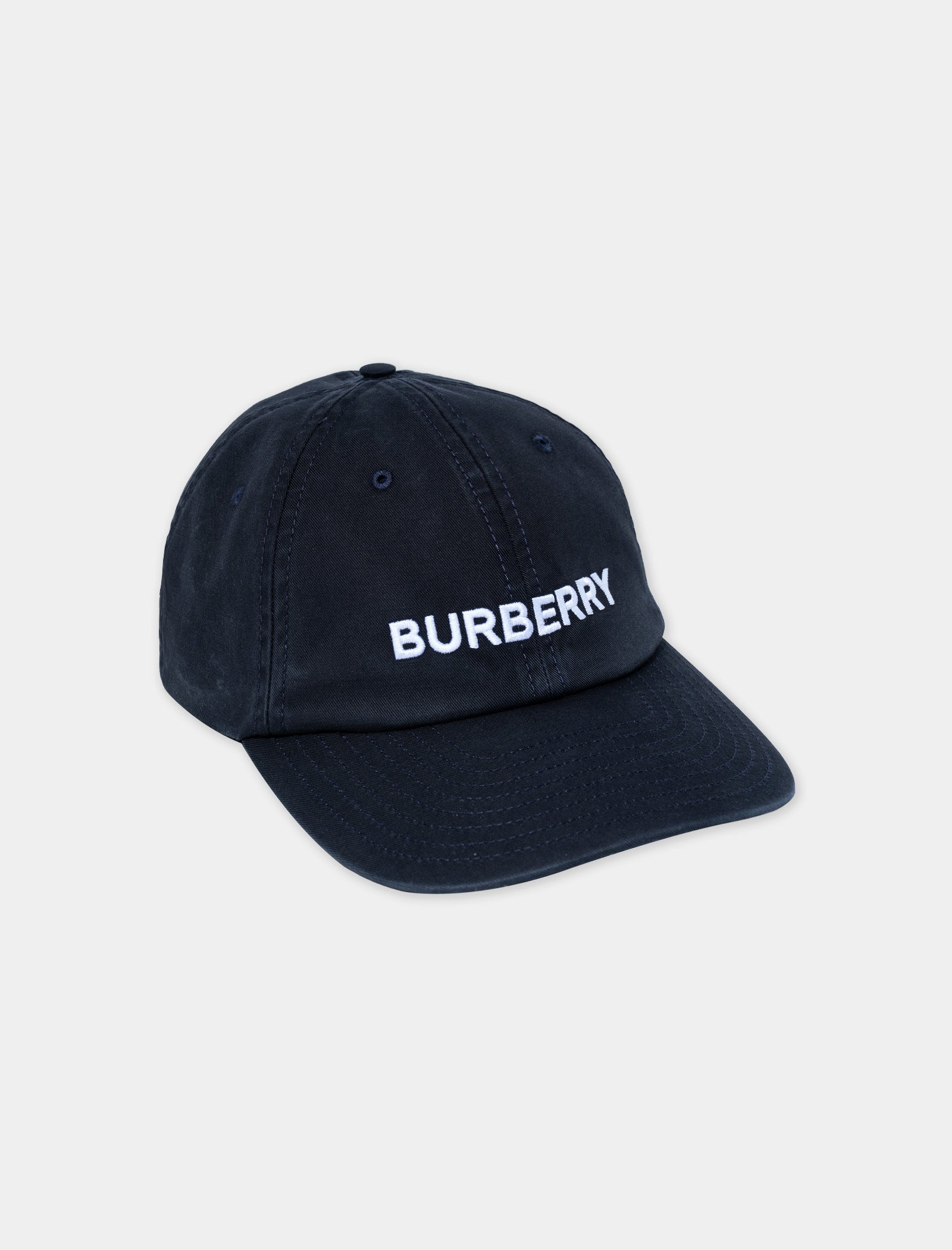 Burberry cap: the most controversial accessory from the '90s is back